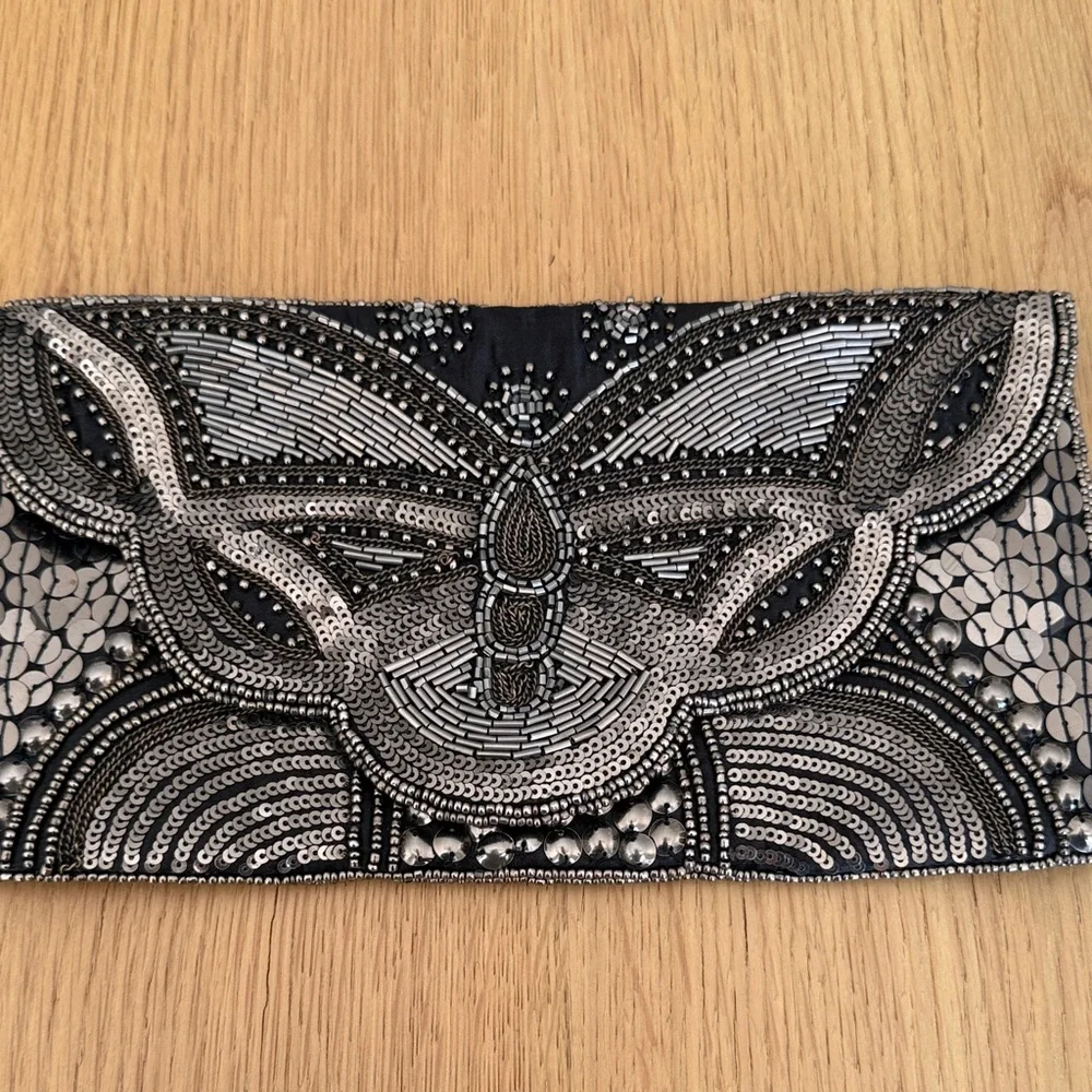 Elegant Black and Silver Beaded Clutch